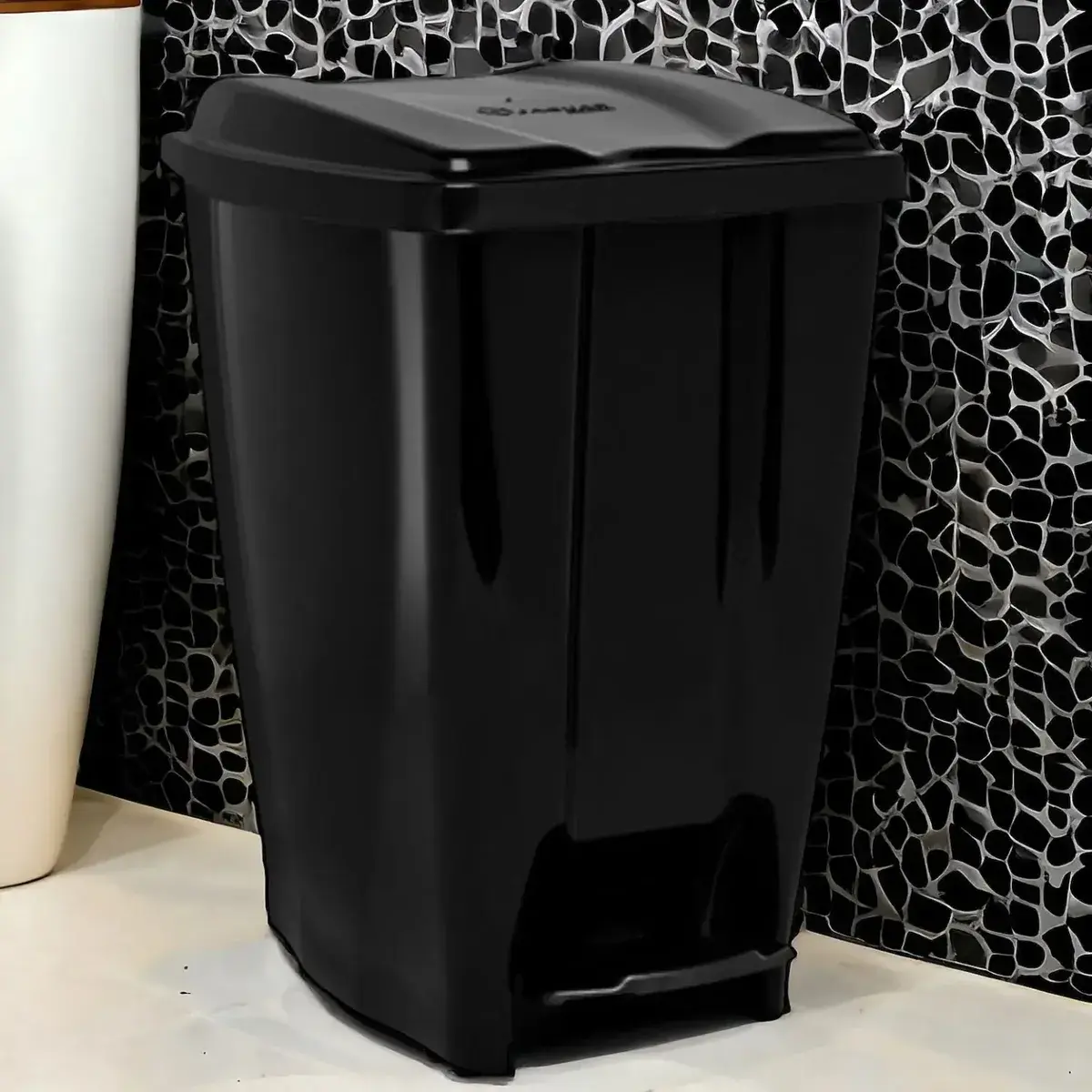 Lixeira Atacadao Jaguar 40l Branco/preto Basculante